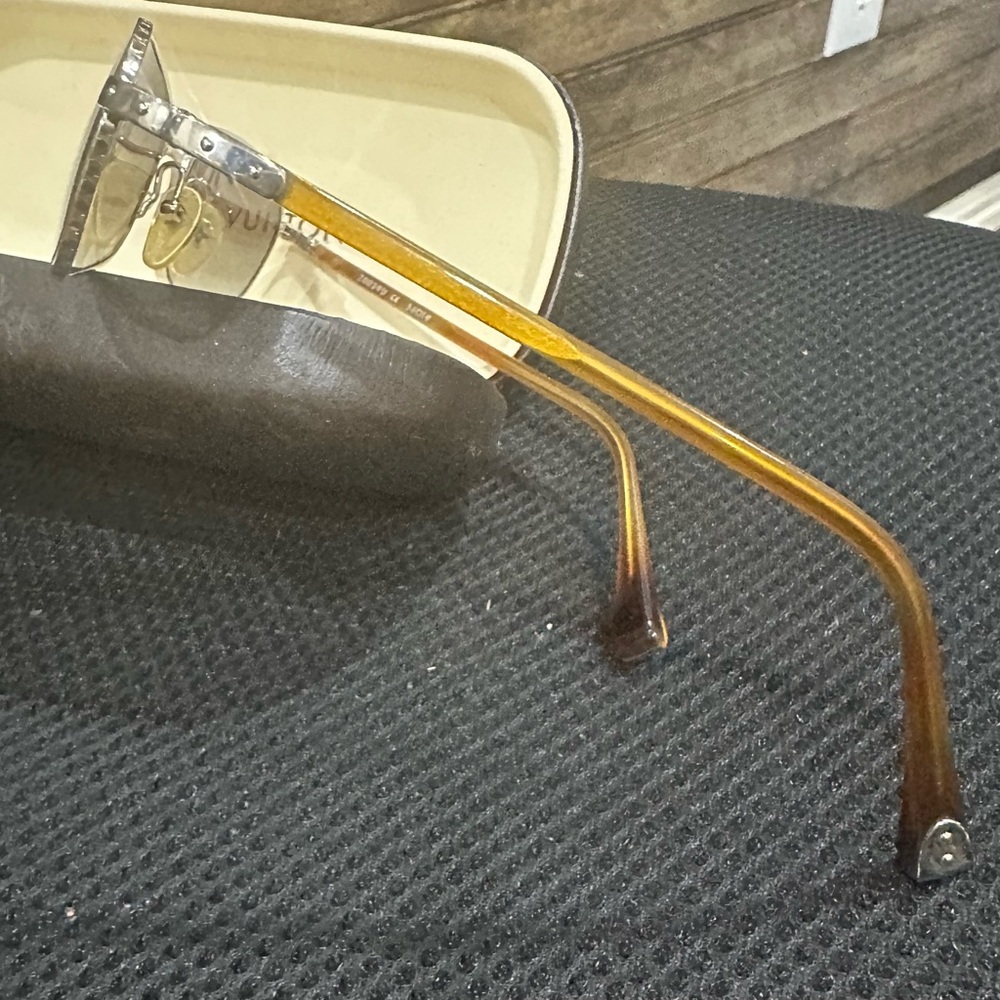 AUTHENTIC Louis Vuitton Men’s sunglasses. - Picture 8 of 12